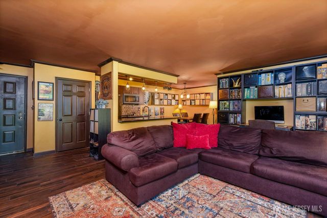 18 Steeplechase Court, Franklin Twsp, NJ 08873