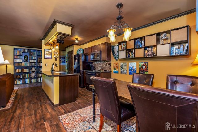 18 Steeplechase Court, Franklin Twsp, NJ 08873