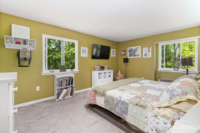 18 Steeplechase Court, Franklin Twsp, NJ 08873