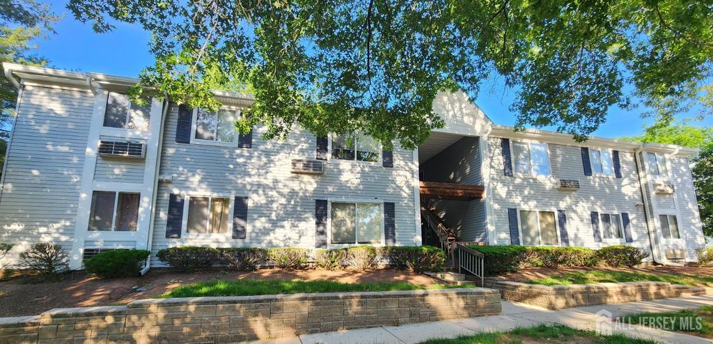 18 Steeplechase Court, Franklin Twsp, NJ 08873