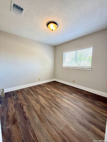 15802 Tampke Pl, San Antonio, TX 78247