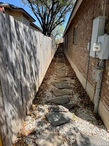 15802 Tampke Pl, San Antonio, TX 78247