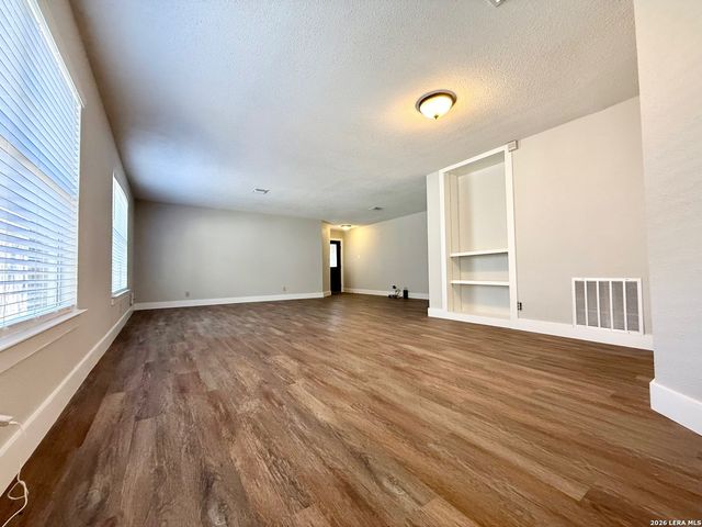 15802 Tampke Pl, San Antonio, TX 78247