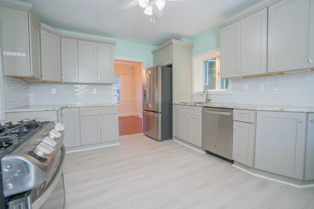 21 Oak Street, Plymouth, MA 02360