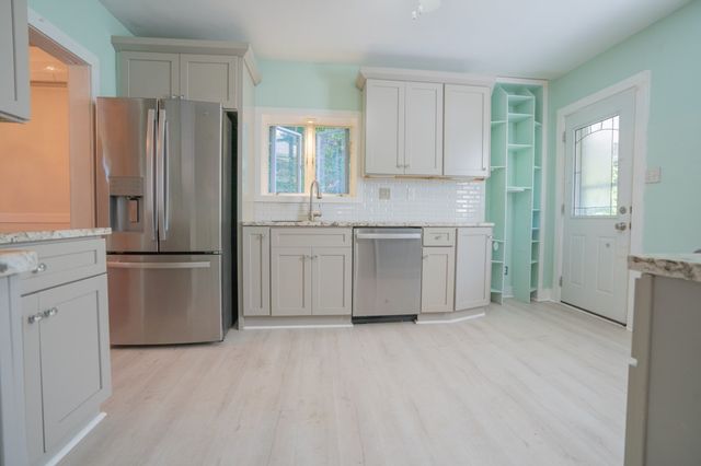 21 Oak Street, Plymouth, MA 02360