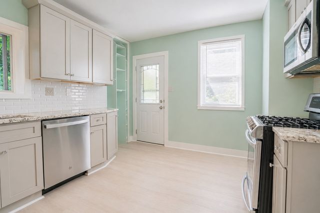 21 Oak Street, Plymouth, MA 02360