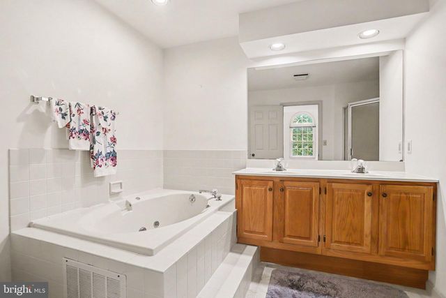 129 PEPPERTON CT, Lititz, PA 17543