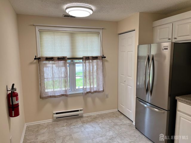 142 Wycoff Way W, East Brunswick, NJ 08816