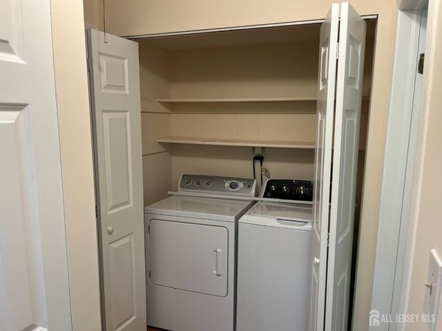 142 Wycoff Way W, East Brunswick, NJ 08816