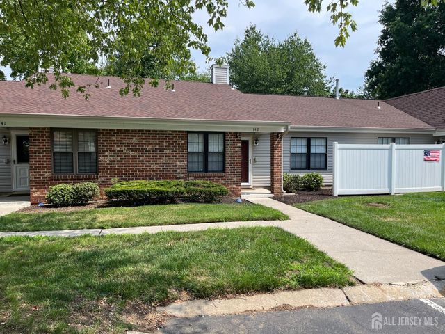142 Wycoff Way W, East Brunswick, NJ 08816