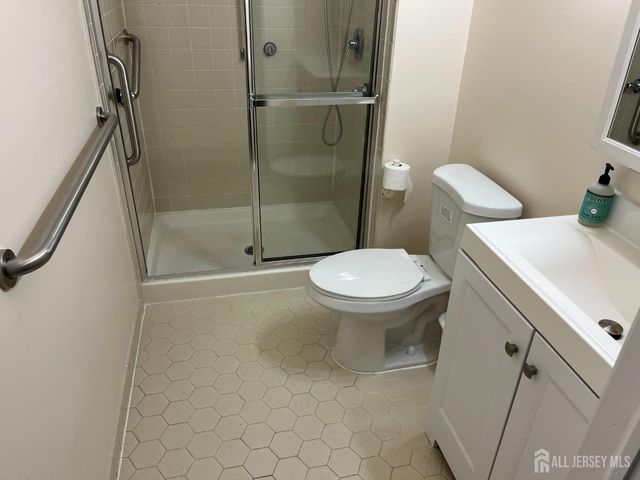 142 Wycoff Way W, East Brunswick, NJ 08816