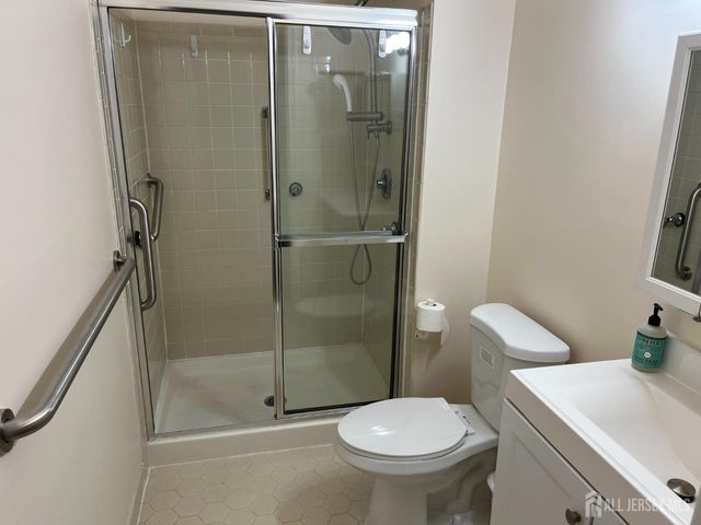 142 Wycoff Way W, East Brunswick, NJ 08816