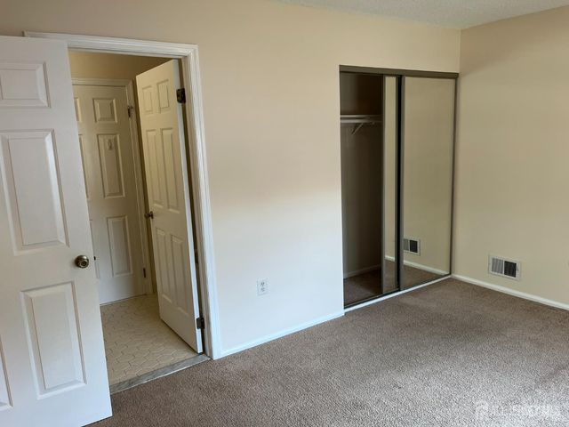 142 Wycoff Way W, East Brunswick, NJ 08816