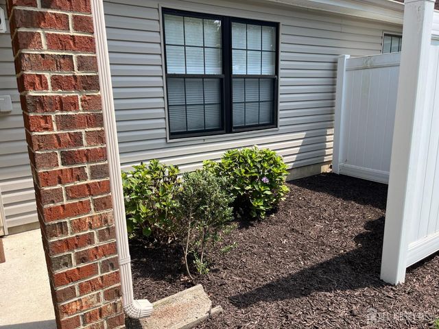 142 Wycoff Way W, East Brunswick, NJ 08816