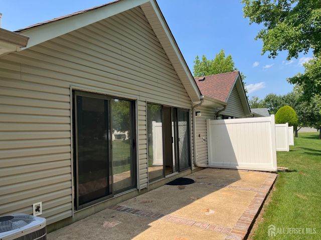 142 Wycoff Way W, East Brunswick, NJ 08816