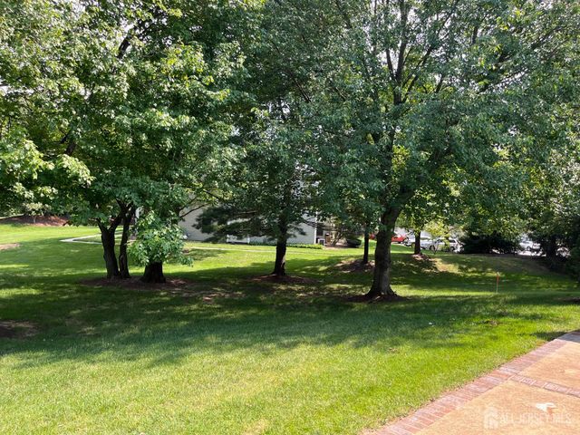 142 Wycoff Way W, East Brunswick, NJ 08816