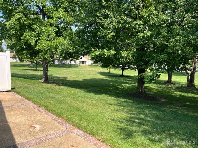 142 Wycoff Way W, East Brunswick, NJ 08816
