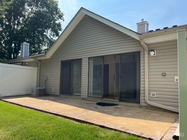 142 Wycoff Way W, East Brunswick, NJ 08816