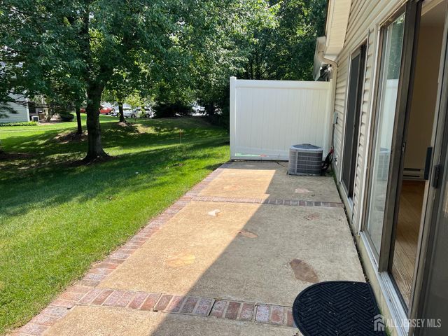 142 Wycoff Way W, East Brunswick, NJ 08816