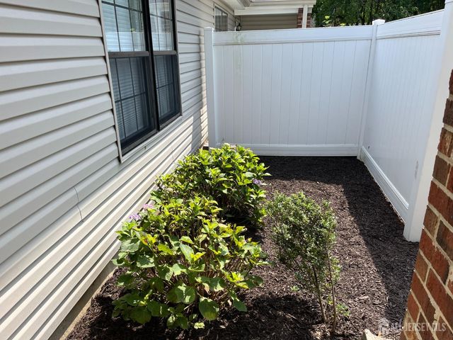 142 Wycoff Way W, East Brunswick, NJ 08816