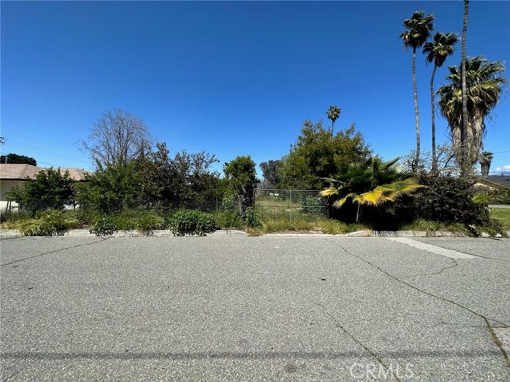 10679 Seamont, Loma Linda, CA 92354