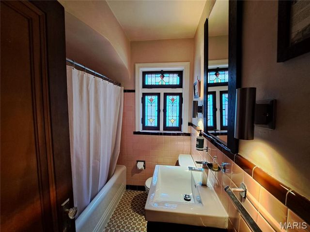 5239 Walsh Street, St Louis, MO 63109