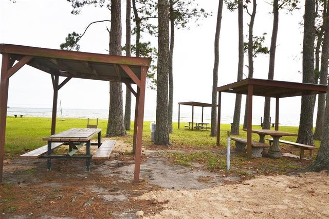 189 W Lakeview, Onalaska, TX 77360