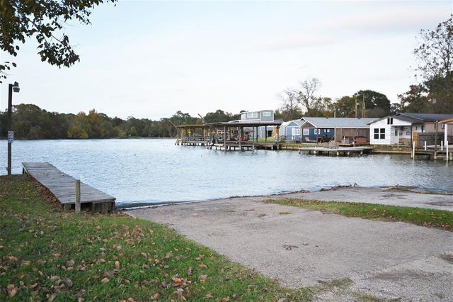 189 W Lakeview, Onalaska, TX 77360