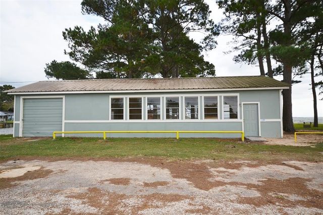 189 W Lakeview, Onalaska, TX 77360