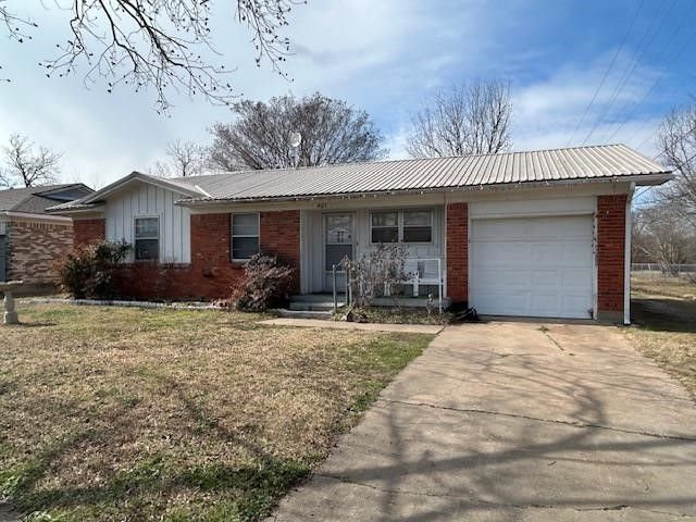 401 S Carter Street, Whitewright, TX 75491