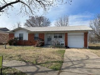 401 S Carter Street, Whitewright, TX 75491