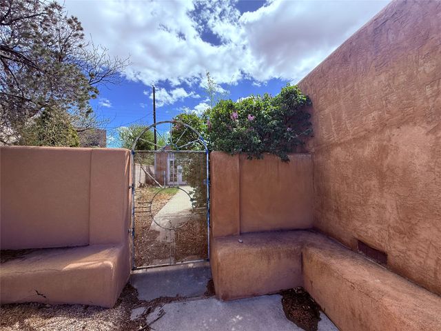 1621 Ben Hur Drive, Santa Fe, NM 87501