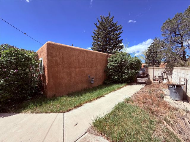 1621 Ben Hur Drive, Santa Fe, NM 87501