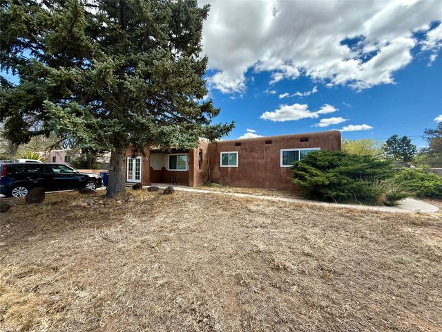 1621 Ben Hur Drive, Santa Fe, NM 87501
