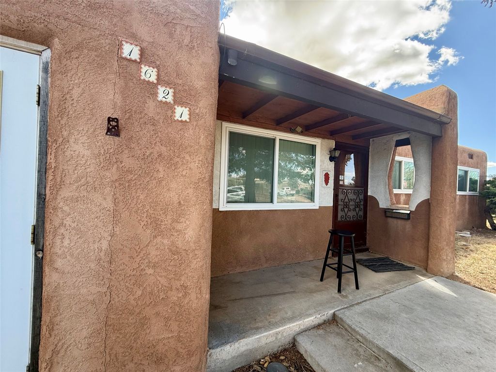 1621 Ben Hur Drive, Santa Fe, NM 87501