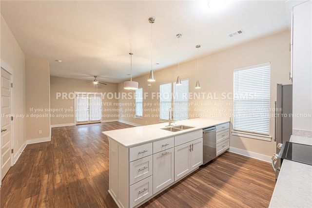 874 S Hill Avenue 101, Fayetteville, AR 72701