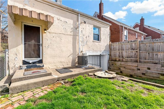 569 Loretto Road, Greenfield, PA 15217