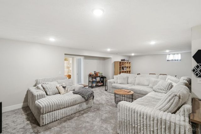 159 Holly Oak Court, Hamilton, OH 45013