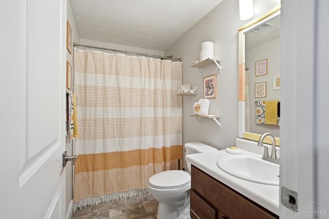 159 Holly Oak Court, Hamilton, OH 45013