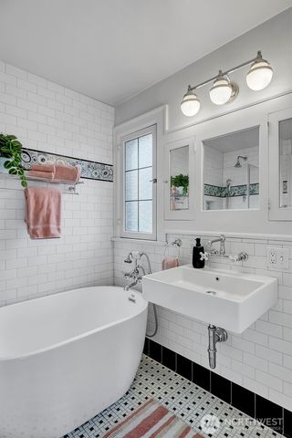 3601 E Cherry Street, Seattle, WA 98122
