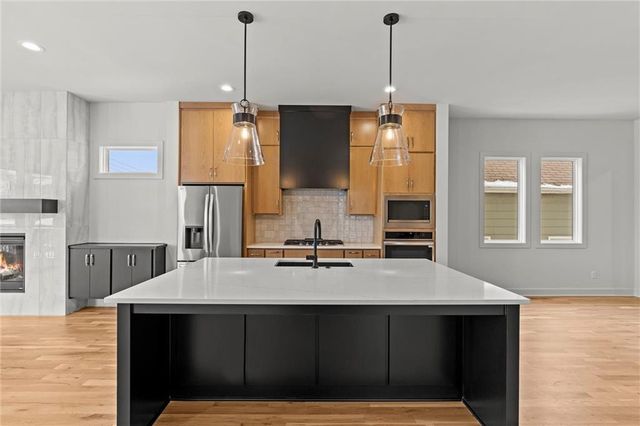 2207 W 47th Terrace, Westwood, KS 66205