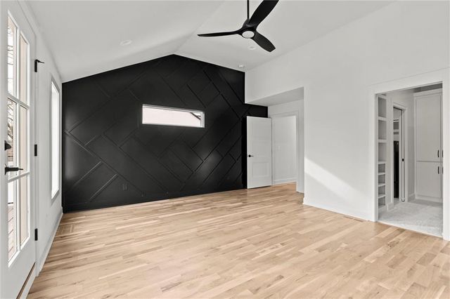 2207 W 47th Terrace, Westwood, KS 66205