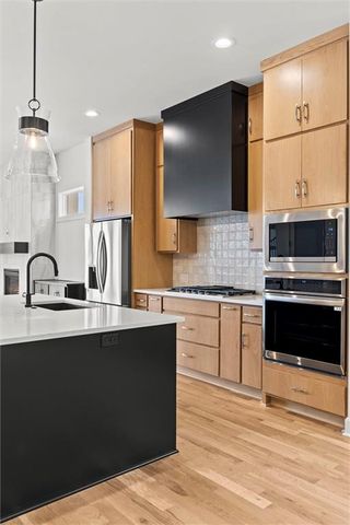 2207 W 47th Terrace, Westwood, KS 66205