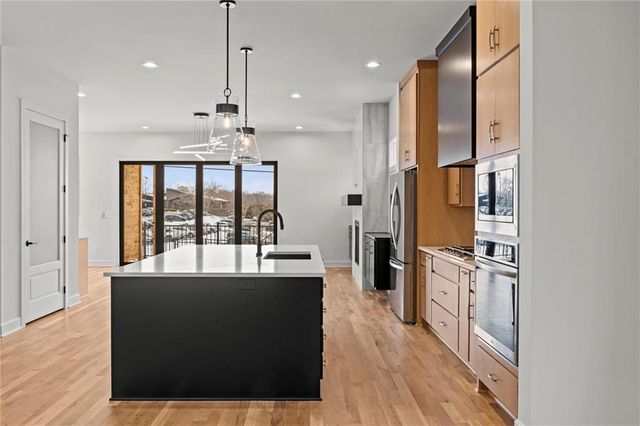 2207 W 47th Terrace, Westwood, KS 66205