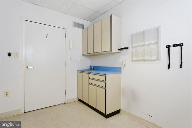 2081 KLOCKNER RD, Hamilton, NJ 08690