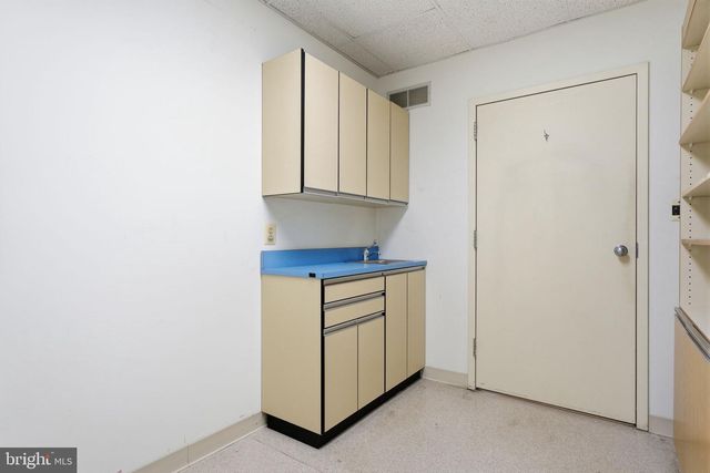 2081 KLOCKNER RD, Hamilton, NJ 08690