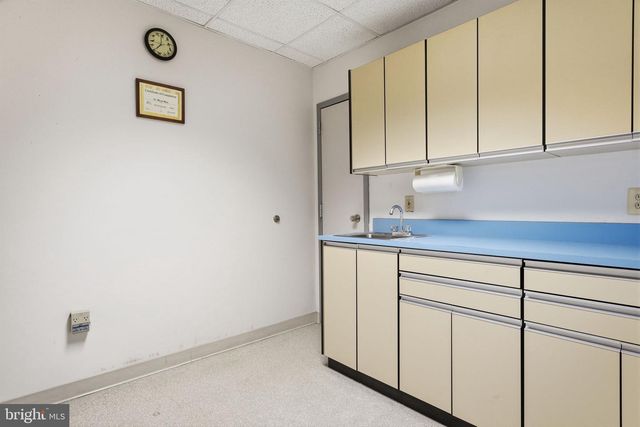 2081 KLOCKNER RD, Hamilton, NJ 08690