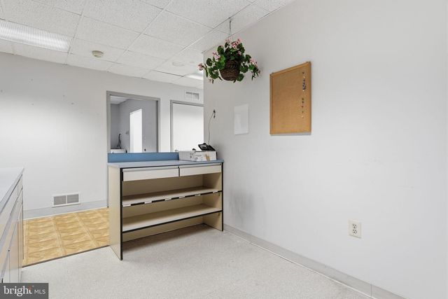 2081 KLOCKNER RD, Hamilton, NJ 08690