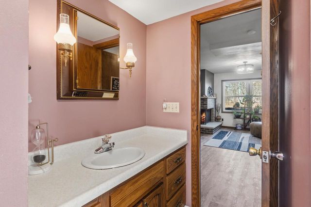 909 BROOKWOOD COURT, Oshkosh, WI 54902