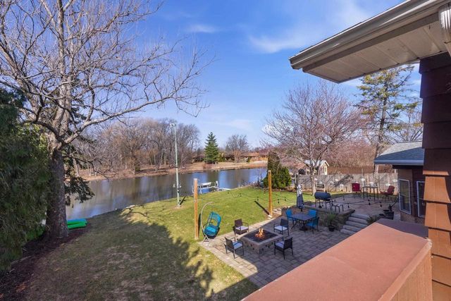 909 BROOKWOOD COURT, Oshkosh, WI 54902